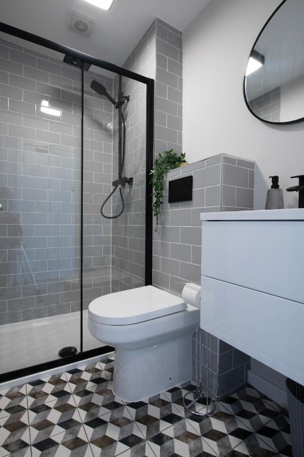 Connaught House - City Centre - Free Parking & Wi-Fi Apartamento Cardiff Exterior foto